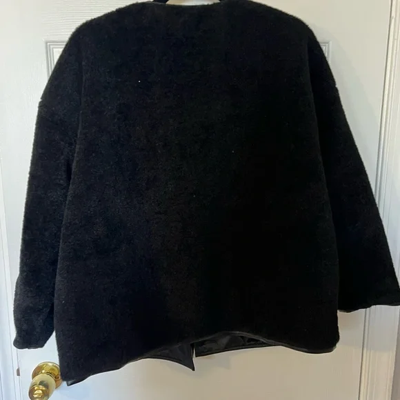 Elegant Black Women's Coat - Picture 2 of 3